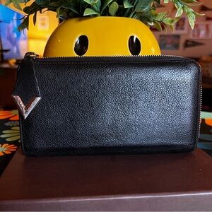 LOUIS VUITTON Portefeuille
Comet Long Wallet (BLACK)